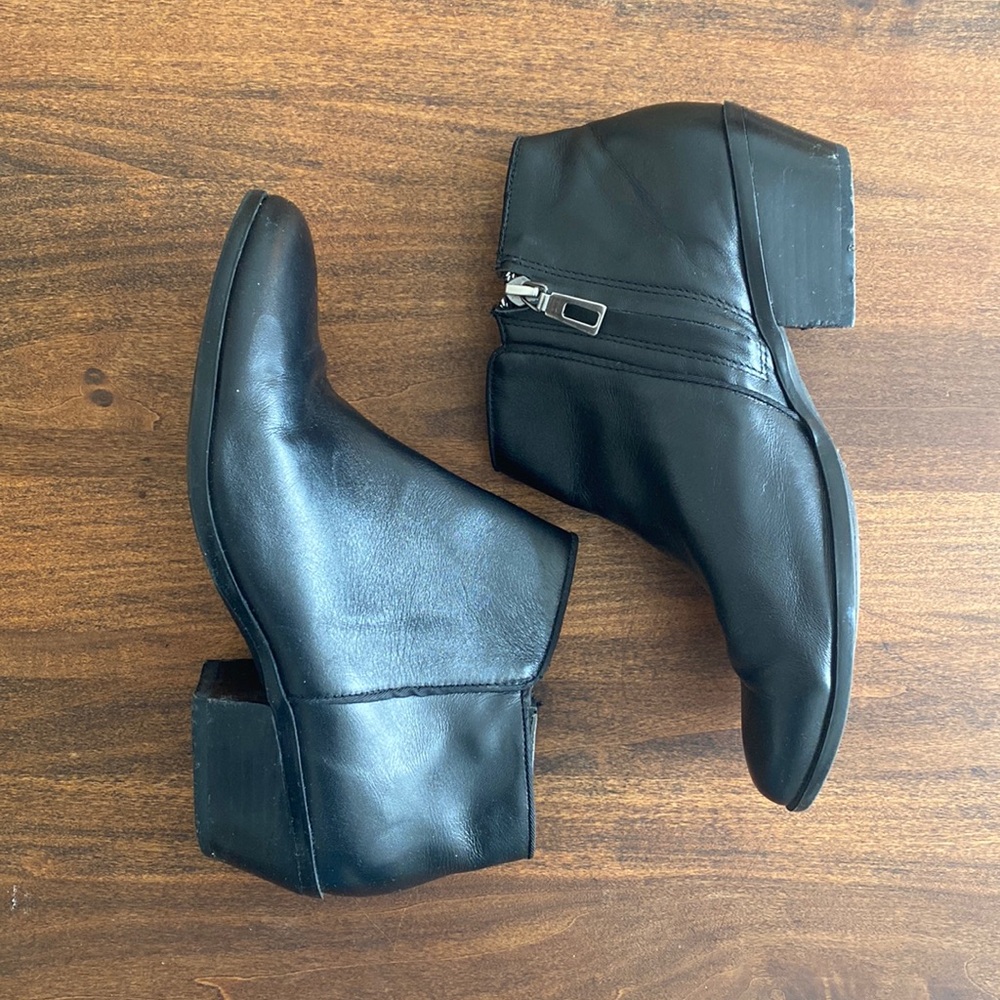 Apri Italian Leather Black Zip Ankle Booties